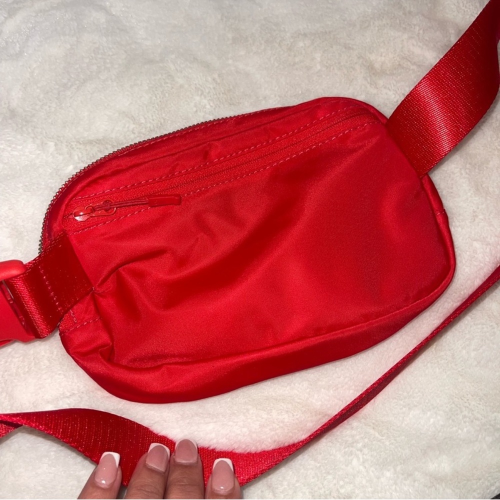 NWT ❤️ Lululemon True Red Everywhere Belt Bag 1L - Picture 7 of 9
